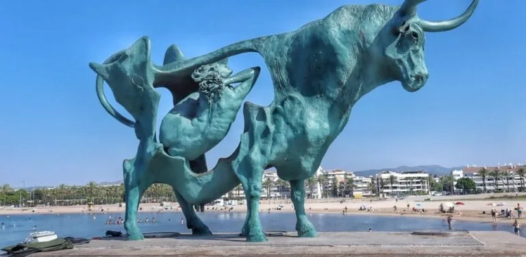 Rapte d’Europa sculpture at Ribes Roges, Vilanova i la Geltrú