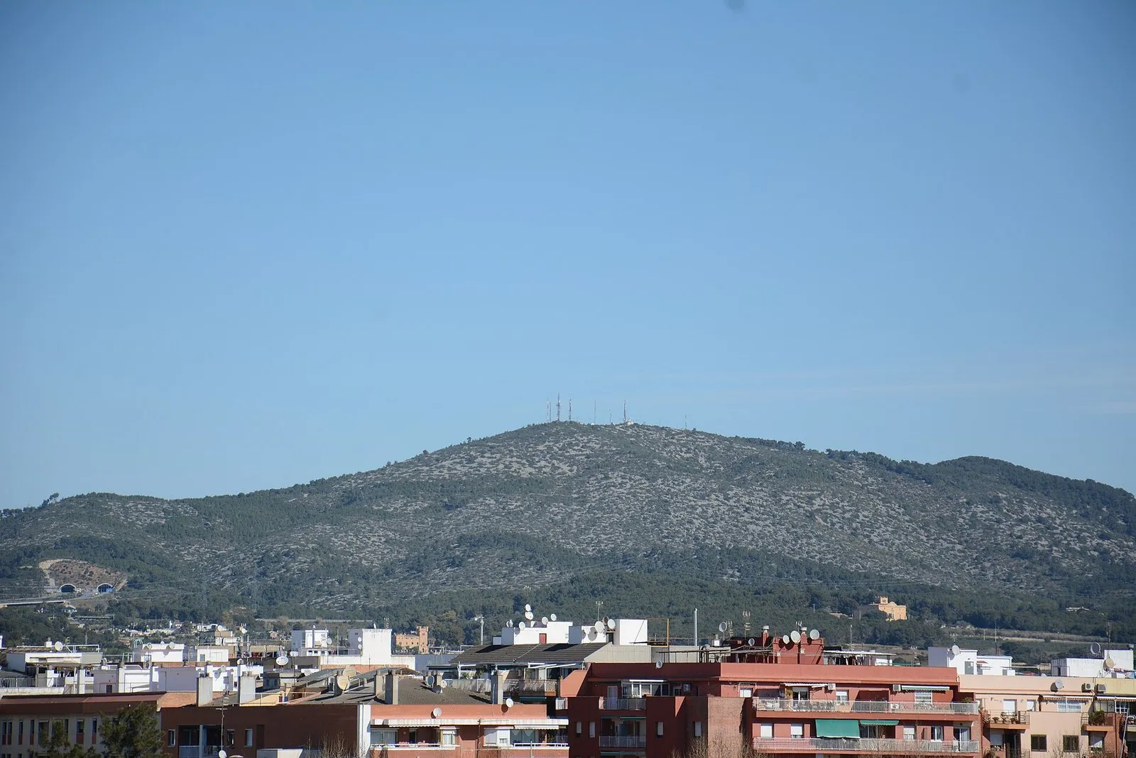 El Montgròs, en el macizo del Garraf